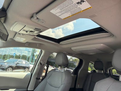 2022 Toyota Sienna Limited 7 Passenger