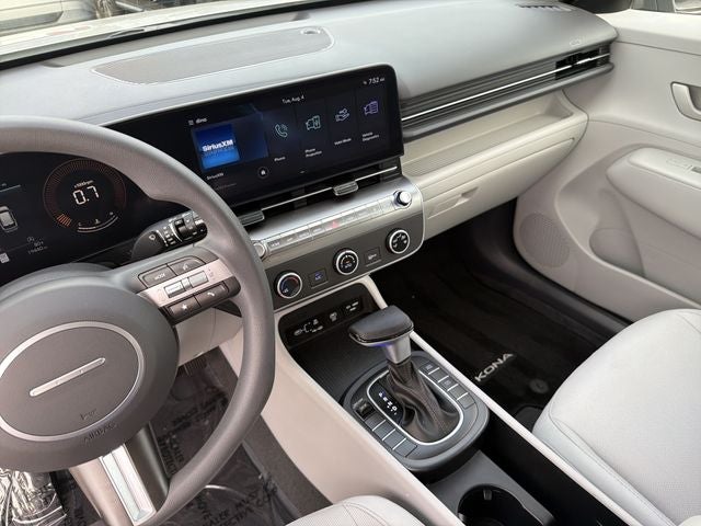 2025 Hyundai KONA SE