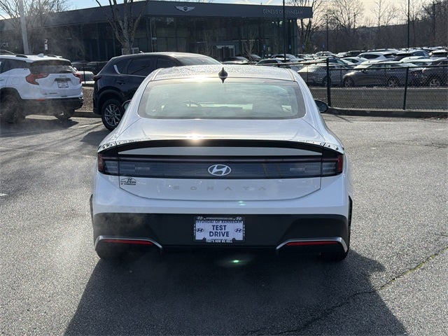 2025 Hyundai SONATA SE