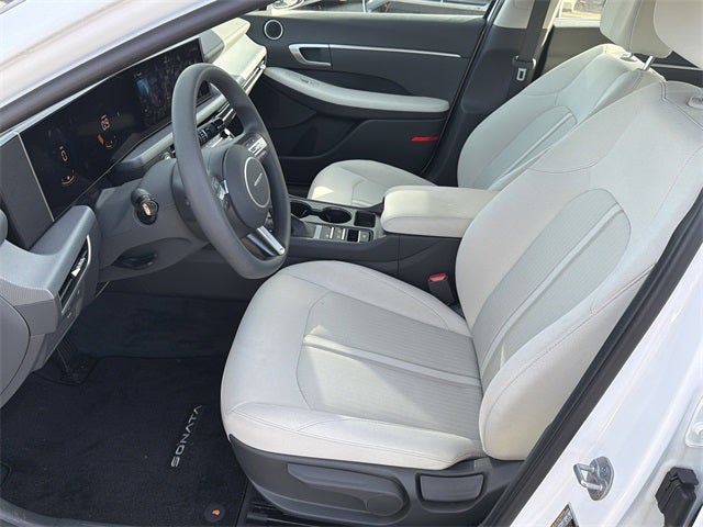 2025 Hyundai SONATA SE