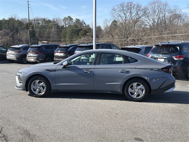 2025 Hyundai SONATA SE