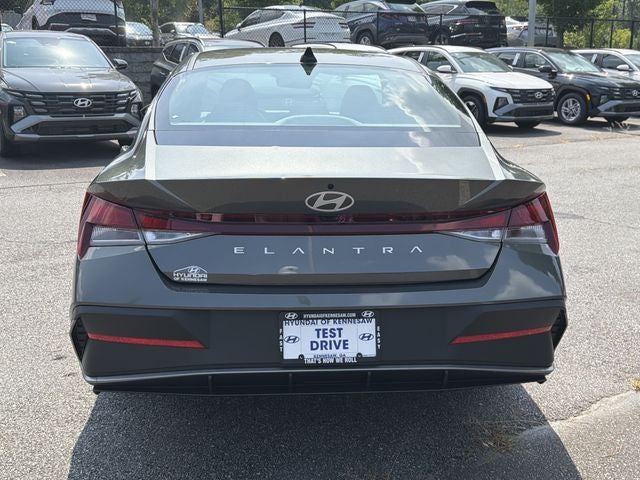 2026 Hyundai ELANTRA SE