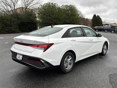 2026 Hyundai ELANTRA SE