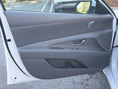 2026 Hyundai ELANTRA SE