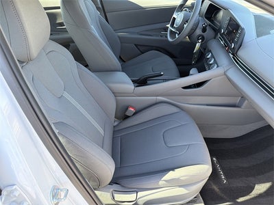 2025 Hyundai ELANTRA SE