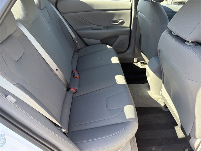 2025 Hyundai ELANTRA SE