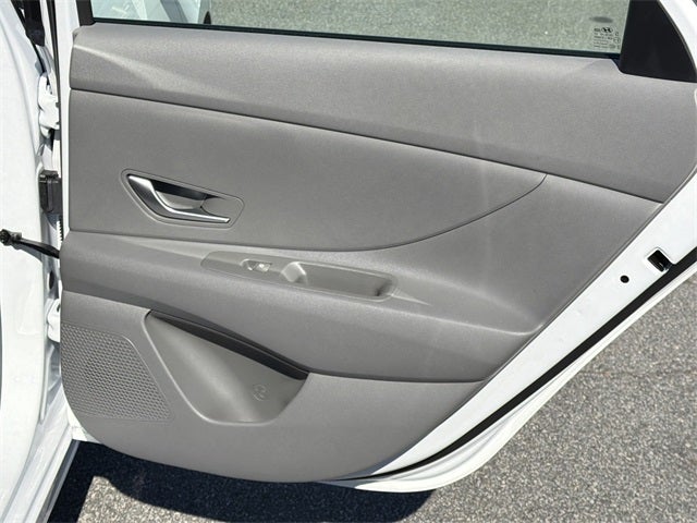 2025 Hyundai ELANTRA SE