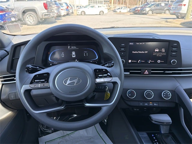 2025 Hyundai ELANTRA SE