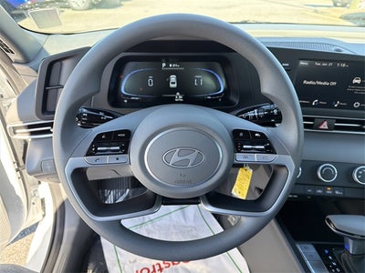2025 Hyundai ELANTRA SE