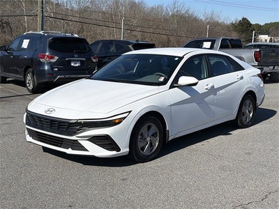 2025 Hyundai ELANTRA SE