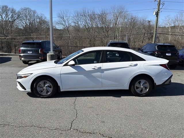 2025 Hyundai ELANTRA SE