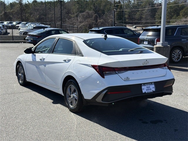 2025 Hyundai ELANTRA SE