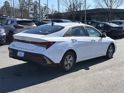 2025 Hyundai ELANTRA SE