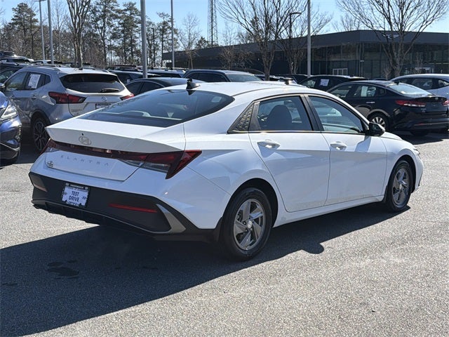 2025 Hyundai ELANTRA SE