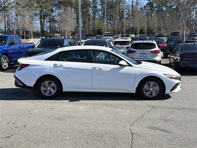 2025 Hyundai ELANTRA SE