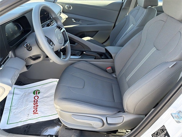2025 Hyundai ELANTRA SE