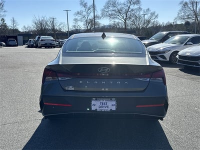 2026 Hyundai ELANTRA SE