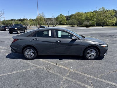 2026 Hyundai ELANTRA SE