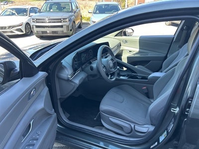 2024 Hyundai ELANTRA SEL