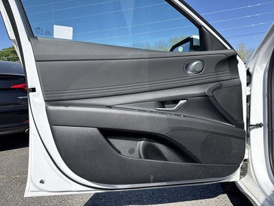 2025 Hyundai ELANTRA SEL Convenience