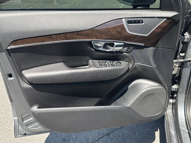 2019 Volvo XC90 T6 Momentum