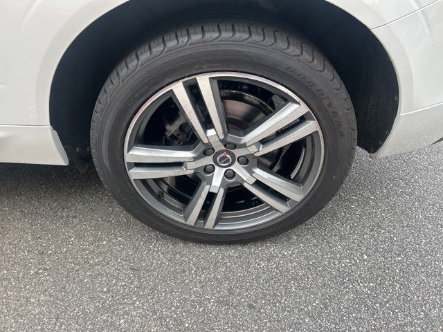 2021 Volvo XC60 T6 Momentum
